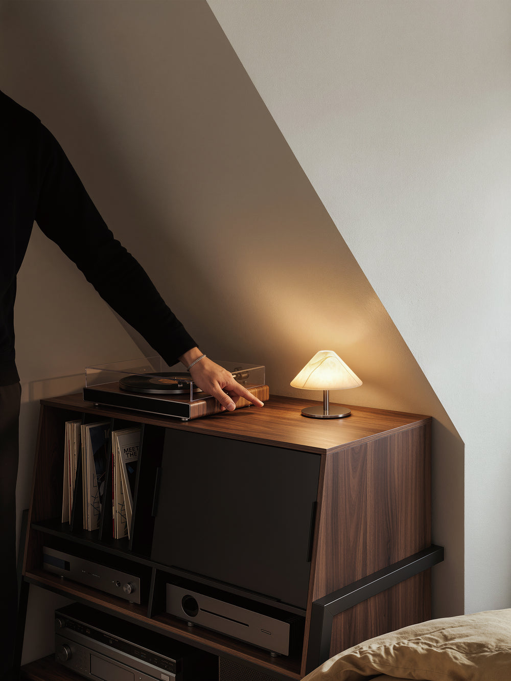 04 · Low Credenza Profile